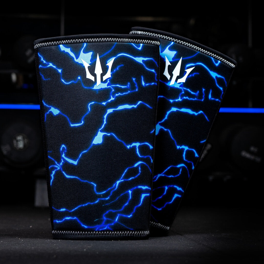 Et par blå Unlisted Strength knee sleeves